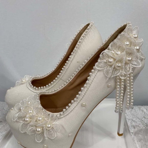 Ivory Pearl Embellished Wedding Bridal Stilletto Heels Pumps NWOT - Picture 2 of 11